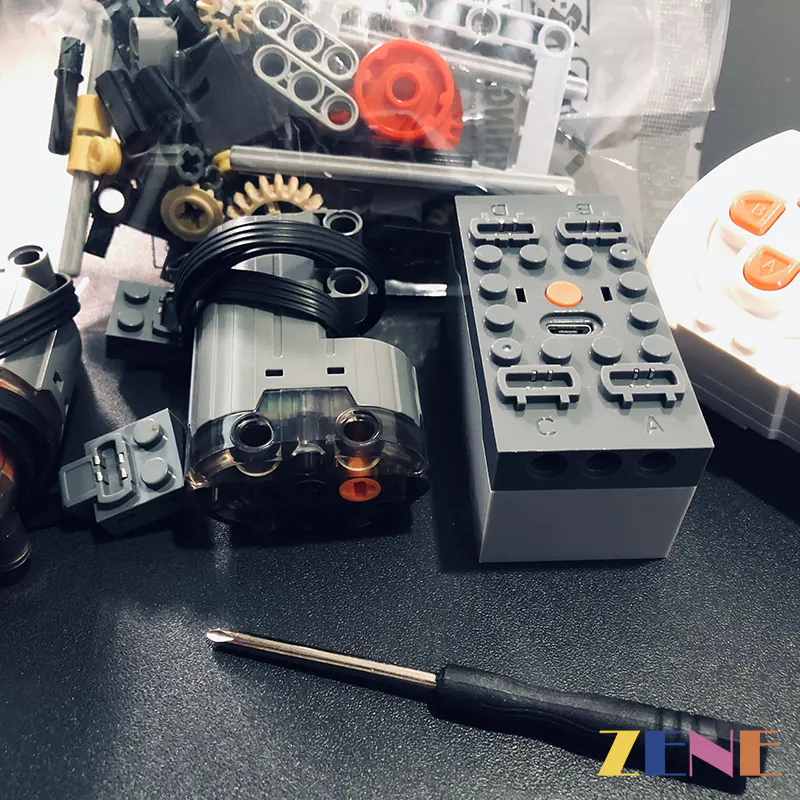 Power Functions Kit for Volvo Concept Wheel Loader ZEUX #42081 - Image 5